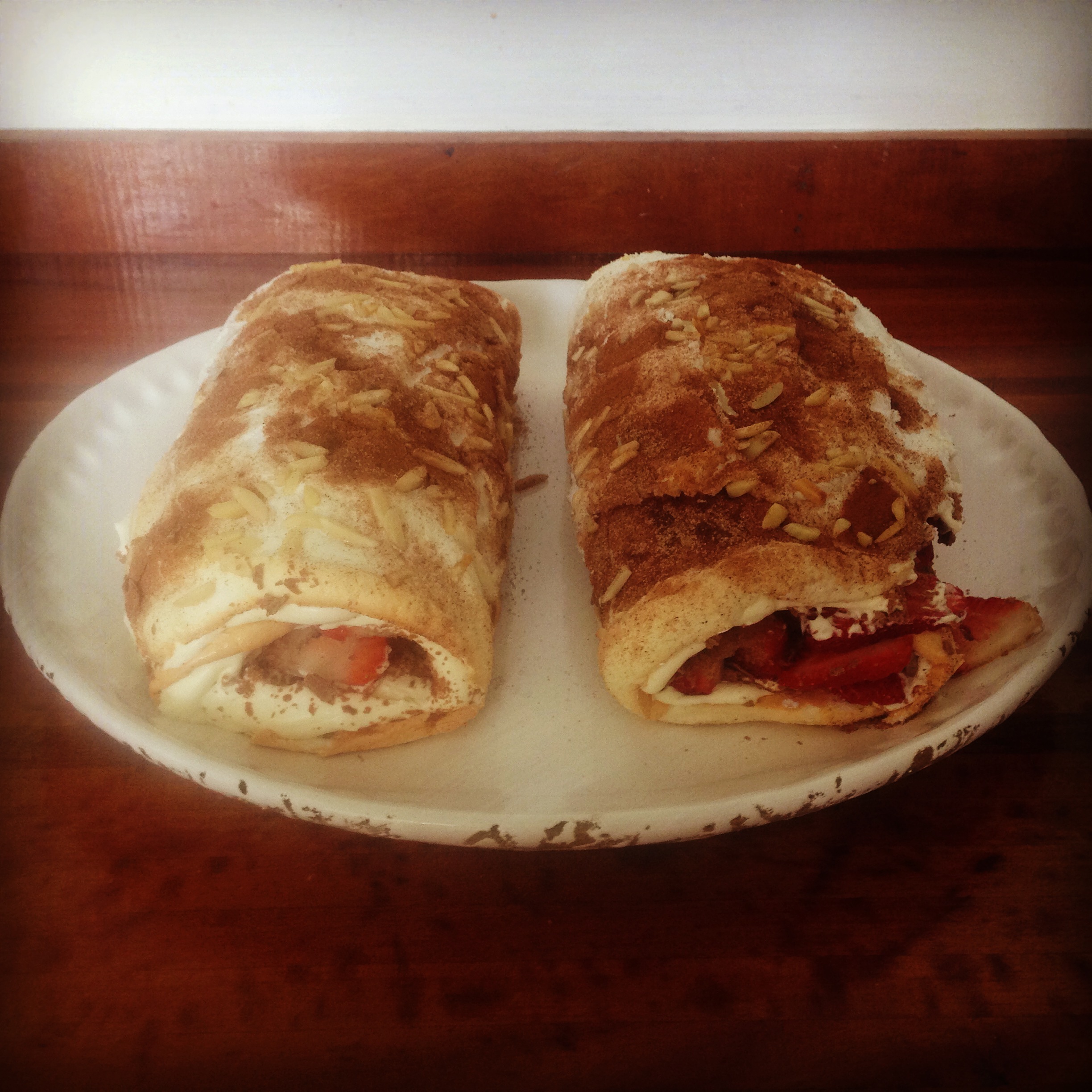 Pavlova roll
